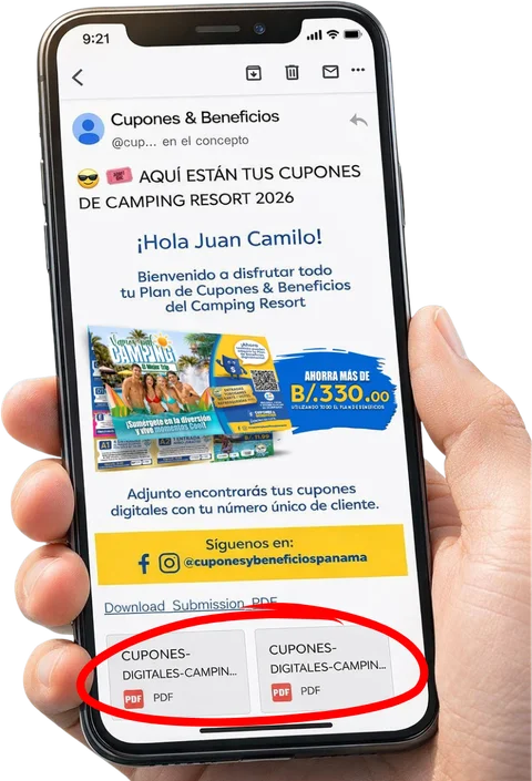 Mano sosteniendo un teléfono con el correo de Cupones & Beneficios del Camping Resort y sus cupones en PDF adjuntos