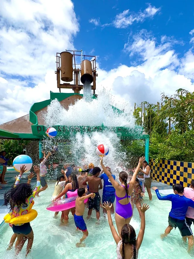 Big Splash Tank descargando agua
