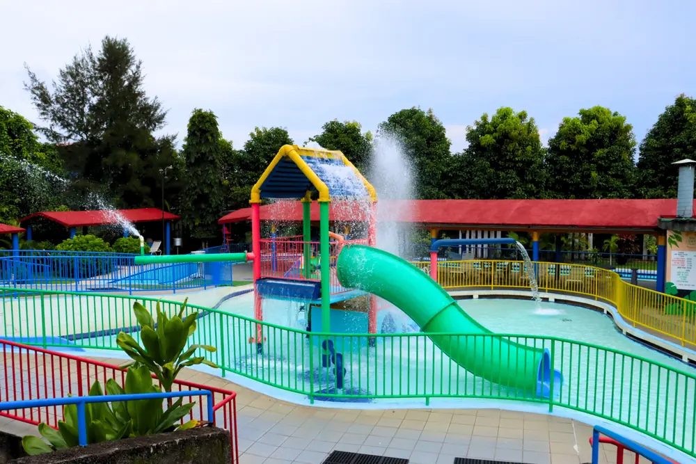 Zona infantil con juegos de agua